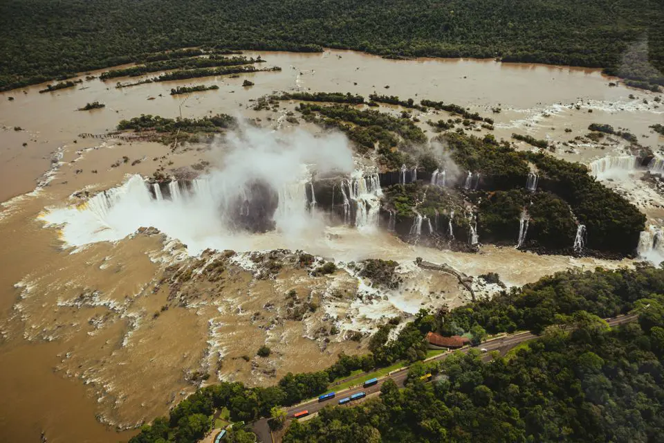 Como visitar o Monumento das Três Fronteiras em Puerto Iguazu