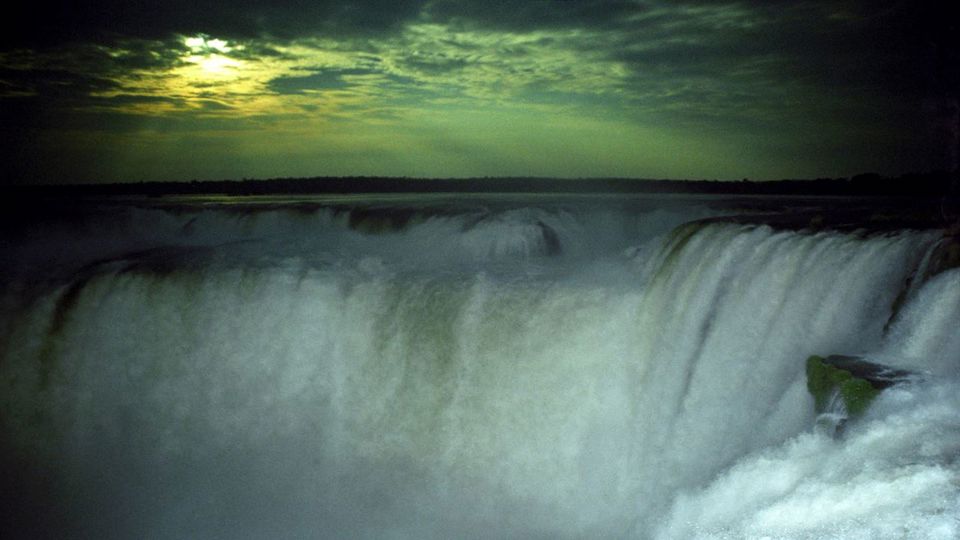 Lua Cheia nas Cataratas: Passeio Noturno com Guia foto 4